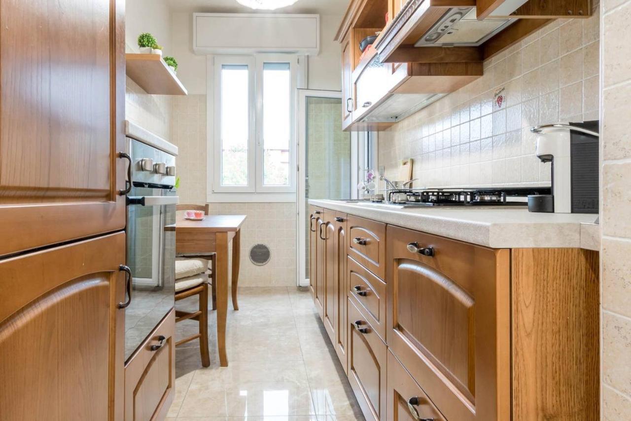 Altido Lovely Apt For 6 Located In Vibrant Gallaratese 밀라노 외부 사진